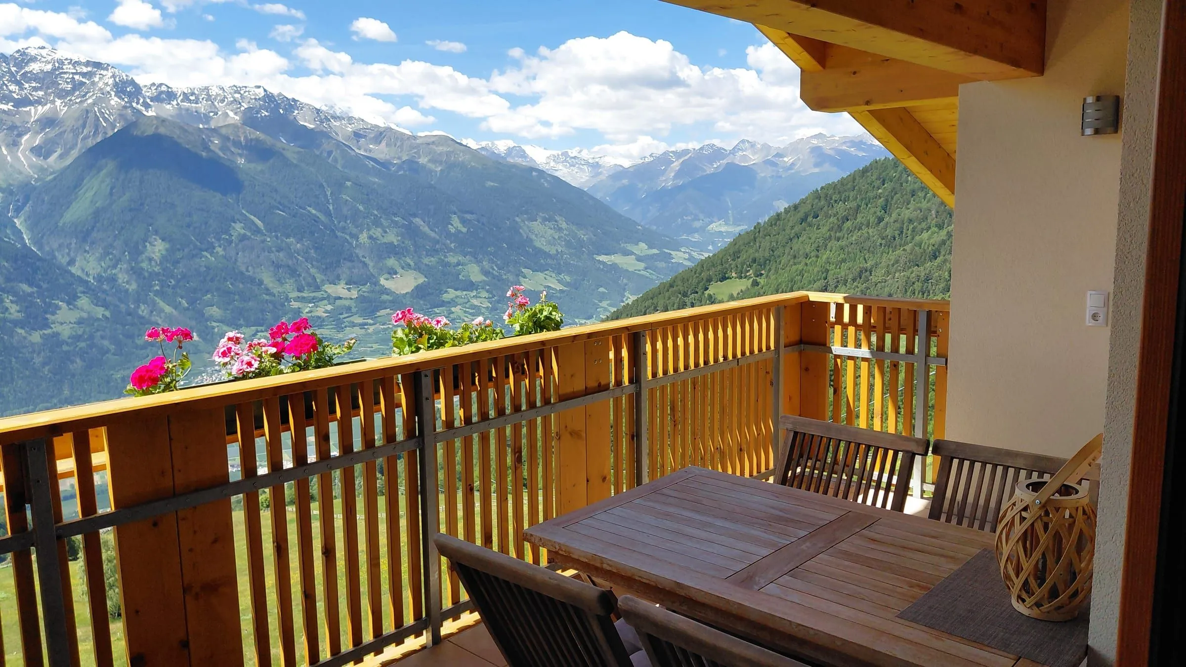 Blick von der Ferienwohnung auf die Vinschger Bergwelt