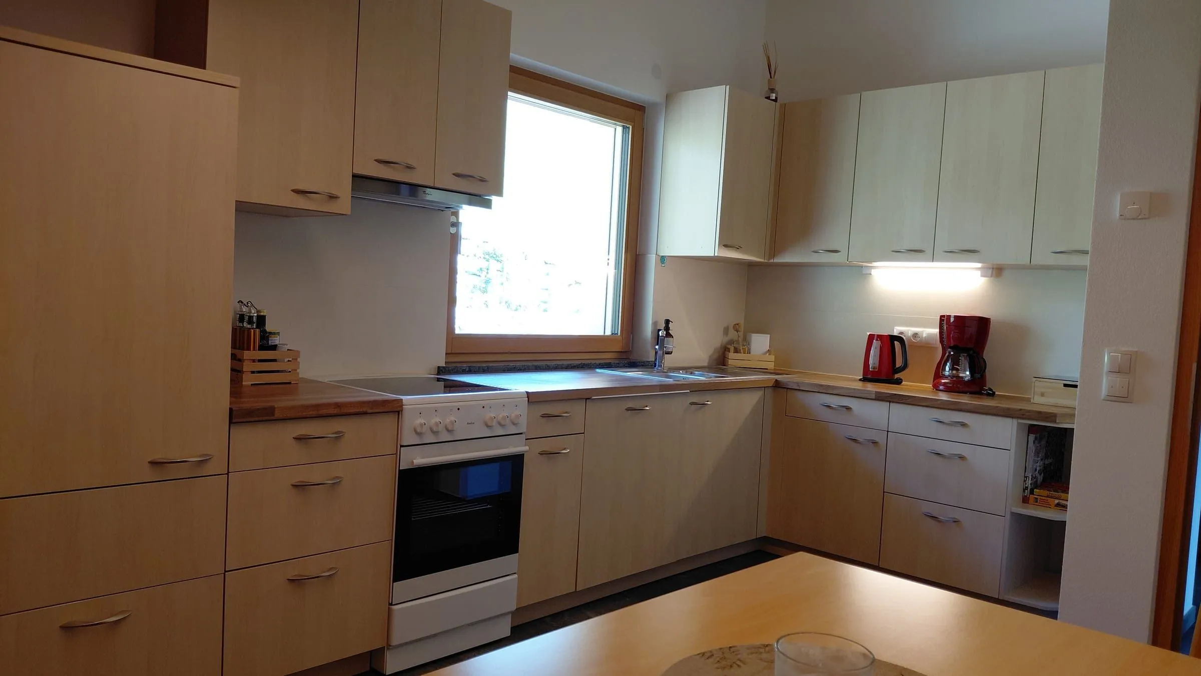 Voll ausgestattete Küche der Ferienwohnung
